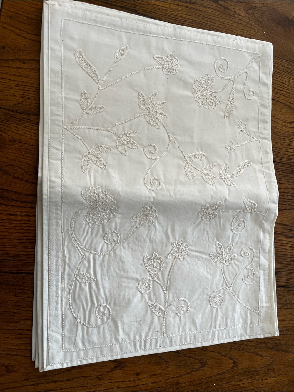 Embroidered cream Floral place mats (set of 4)